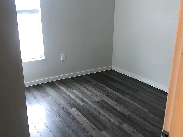 1800 E 5th St #6 — Photo 4