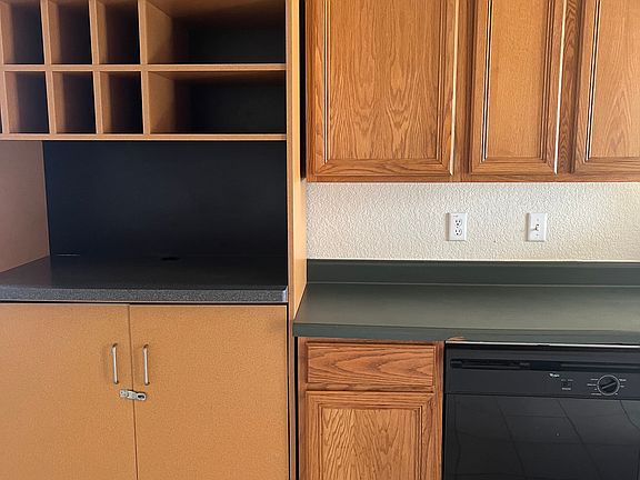 5th image of 1712 Parkwood Dr