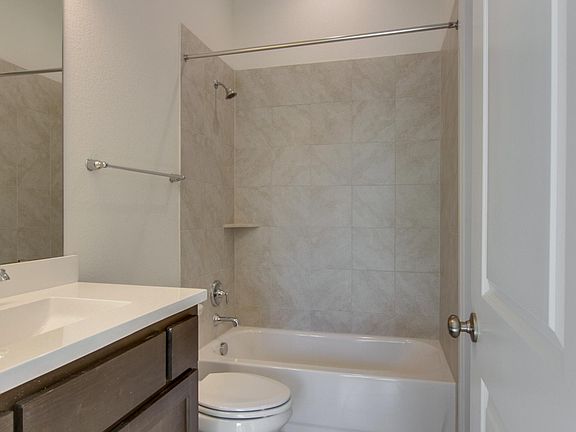 The Tanner Full Bath