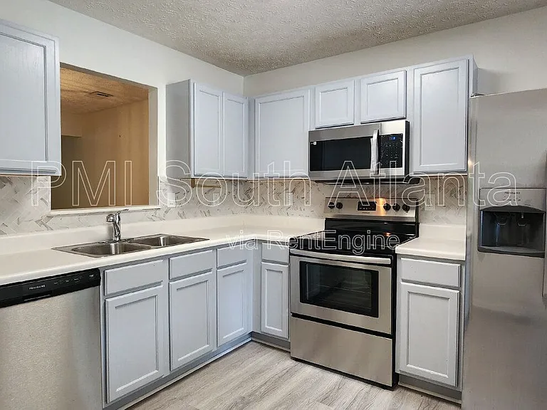 3021 Waldrop Cir — Photo 4