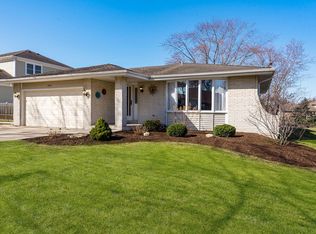 8322 Chelsea Ln, Woodridge, IL 60517