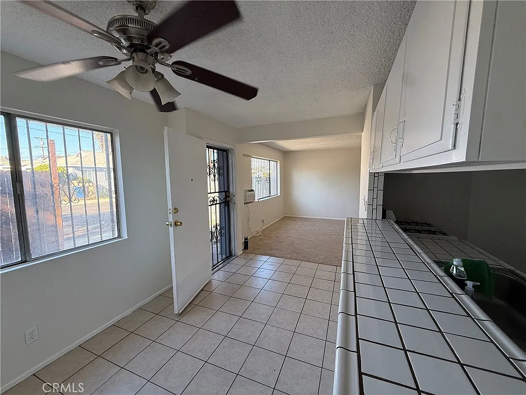 2 bed, 973 sqft, $2,400 — Photo 3