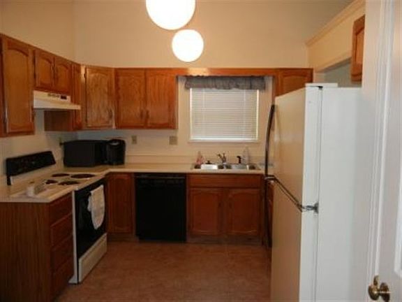 4th image of 1823 Twin Oaks Ln