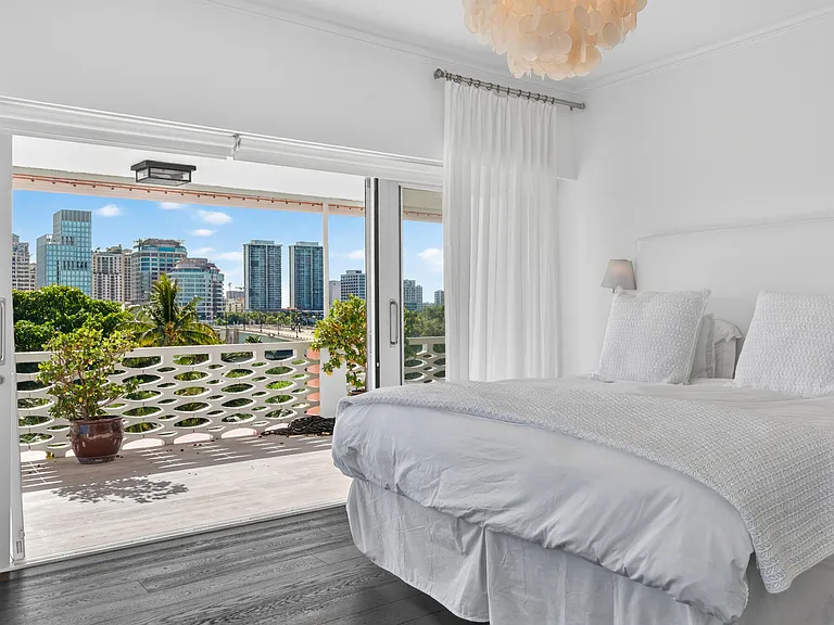 315 S Lake Dr #Penthouse D-33480 — Photo 15