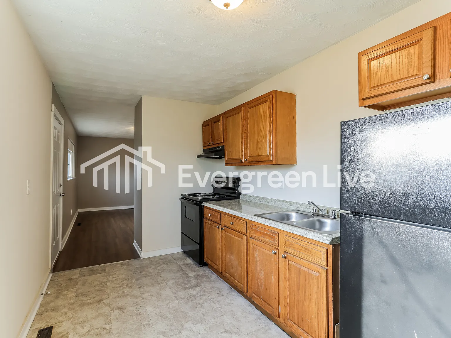 3 bed, 1.0 bath, 896 sqft, $1,195 — Photo 3