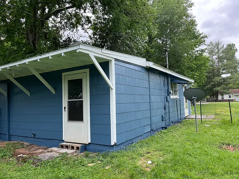 1716 Parkview Dr — Photo 3