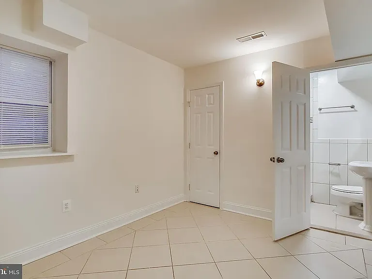 465 Florida Ave NW #B — Photo 6