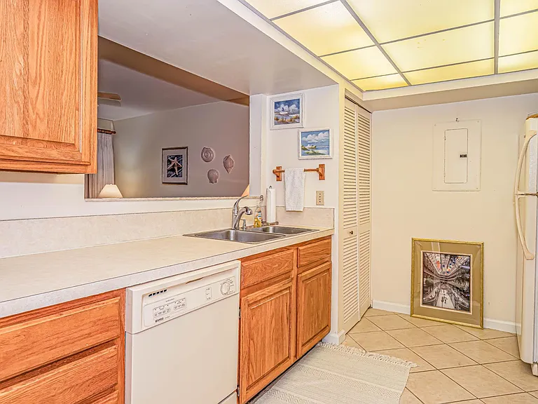 1700 Ocean Dr #201 — Photo 10