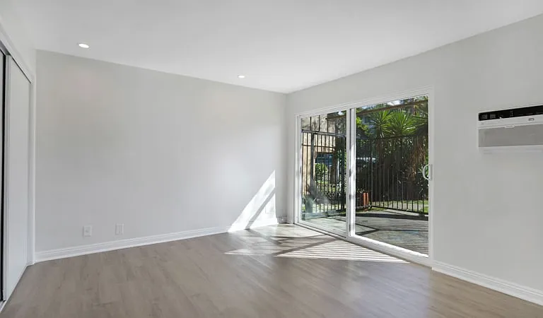La Croix Apartments — Photo 15