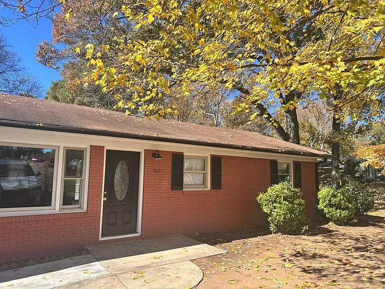 435 Central Dr NW — Photo 1
