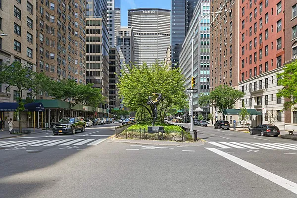 Rented by Sotheby's International Realty | media 12