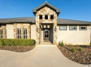105 Alexandria St, La Vernia, TX 78121