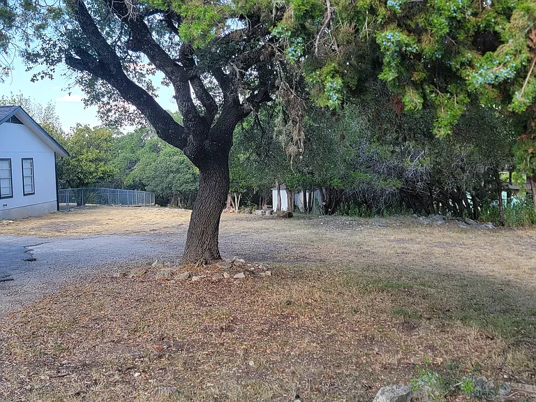 1204 Lakeside Dr W — Photo 16