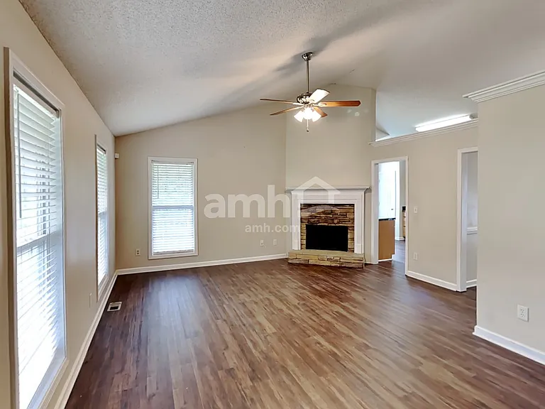172 Barrington Ln — Photo 7