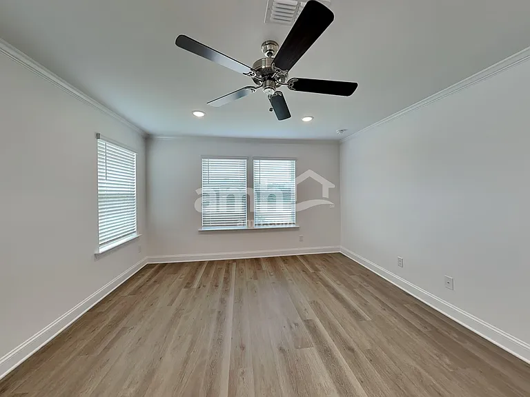 1128 Livengood Way — Photo 7