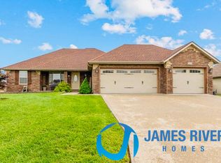 206 E Willow St, Clever, MO 65631