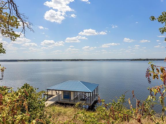 3rd image of 151 Lake Bluff Dr