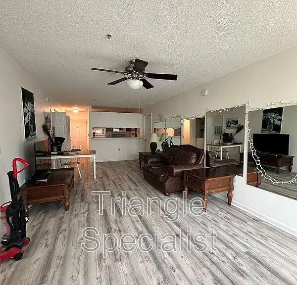 1420 Collegiate Cir #101 — Photo 3