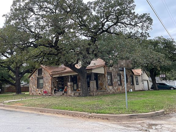 2nd image of 2200 SE 6th Ave
