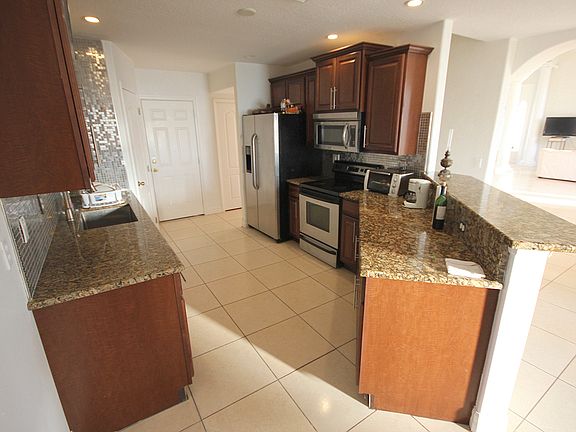 2nd image of 2511 Lakeview Dr