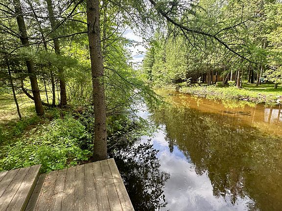 5th image of 105 Evergreen Dr