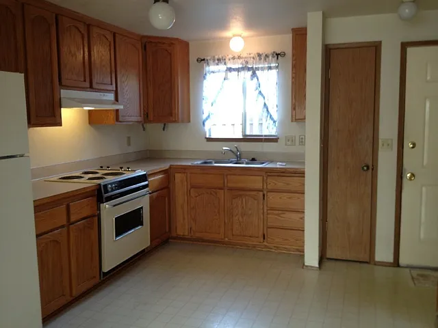 Forsythe (445 SE Regatta Dr) — Photo 3