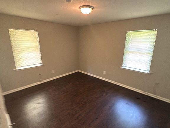 3rd image of 556 Melton Ave