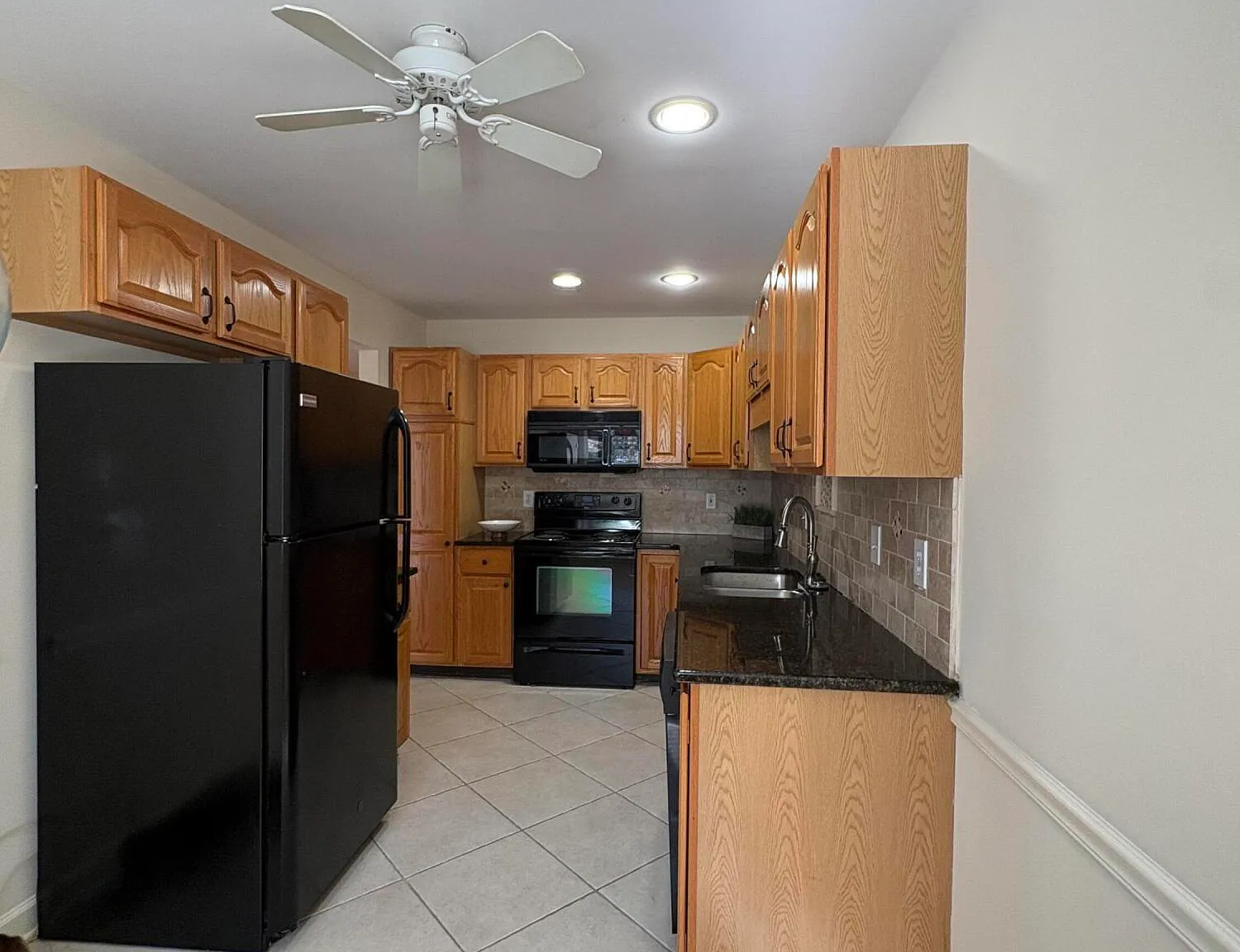 3 bed, 3.0 bath, $2,200 — Photo 3