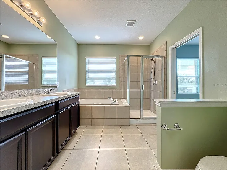 2572 Limerick Cir — Photo 26