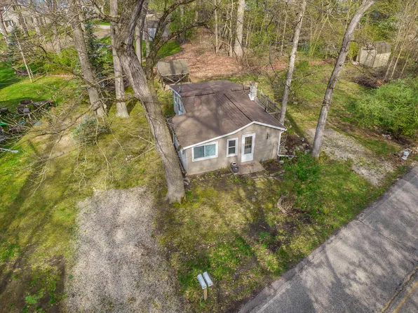 216 Portage Lake Rd, Munith, MI 49259