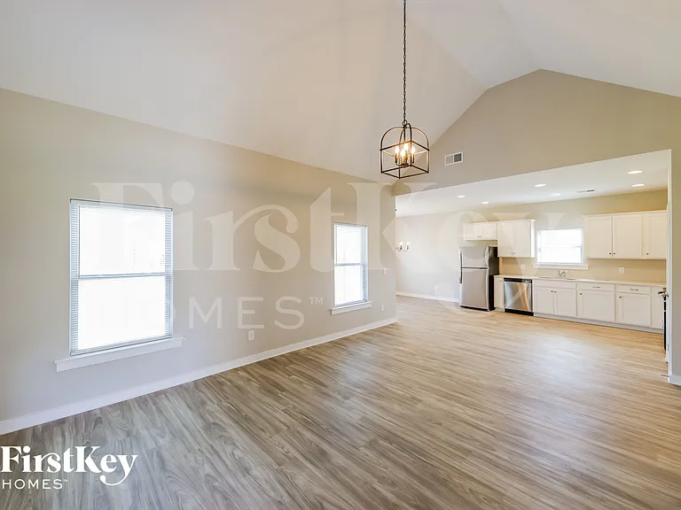 254 Lakewood Ln — Photo 4