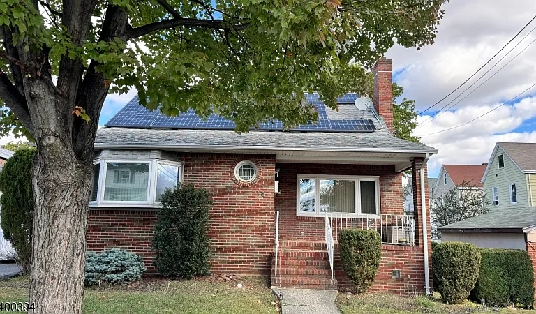 46-50 Guenther Pl — Photo 1