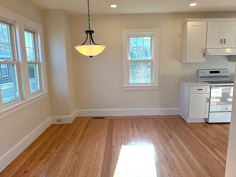 34 Caswell Ave — Photo 5