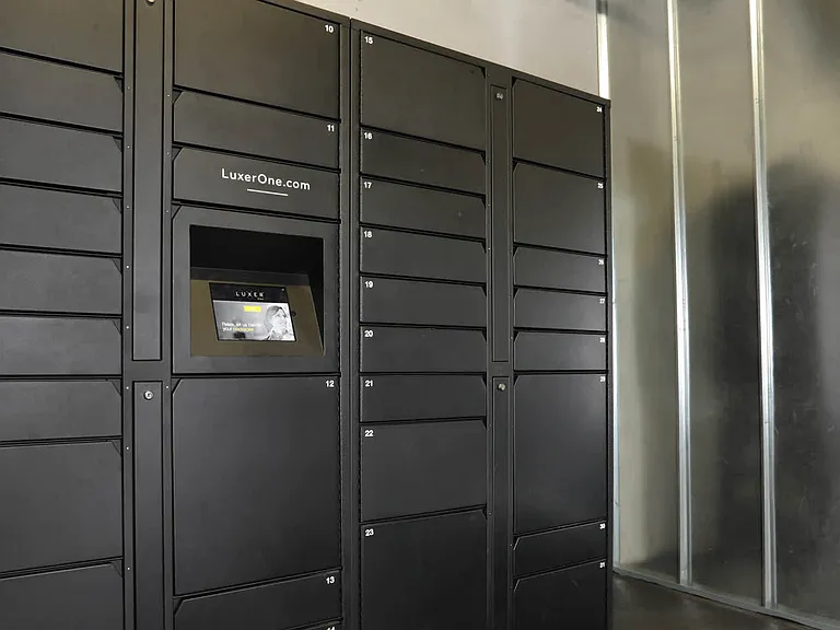 Luxer Package Room