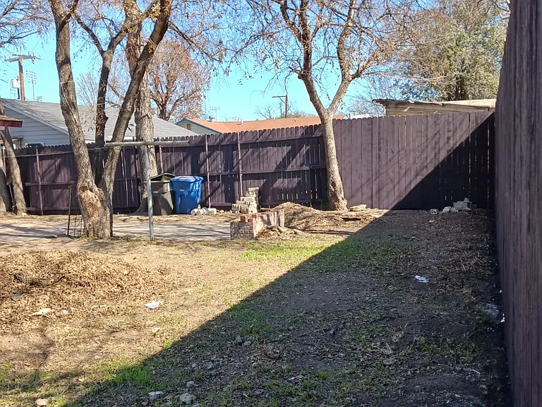 414 W Theo Ave — Photo 19