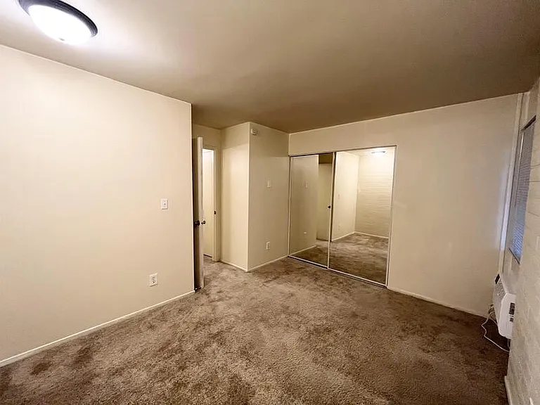 599 N Darwin St #9 — Photo 8