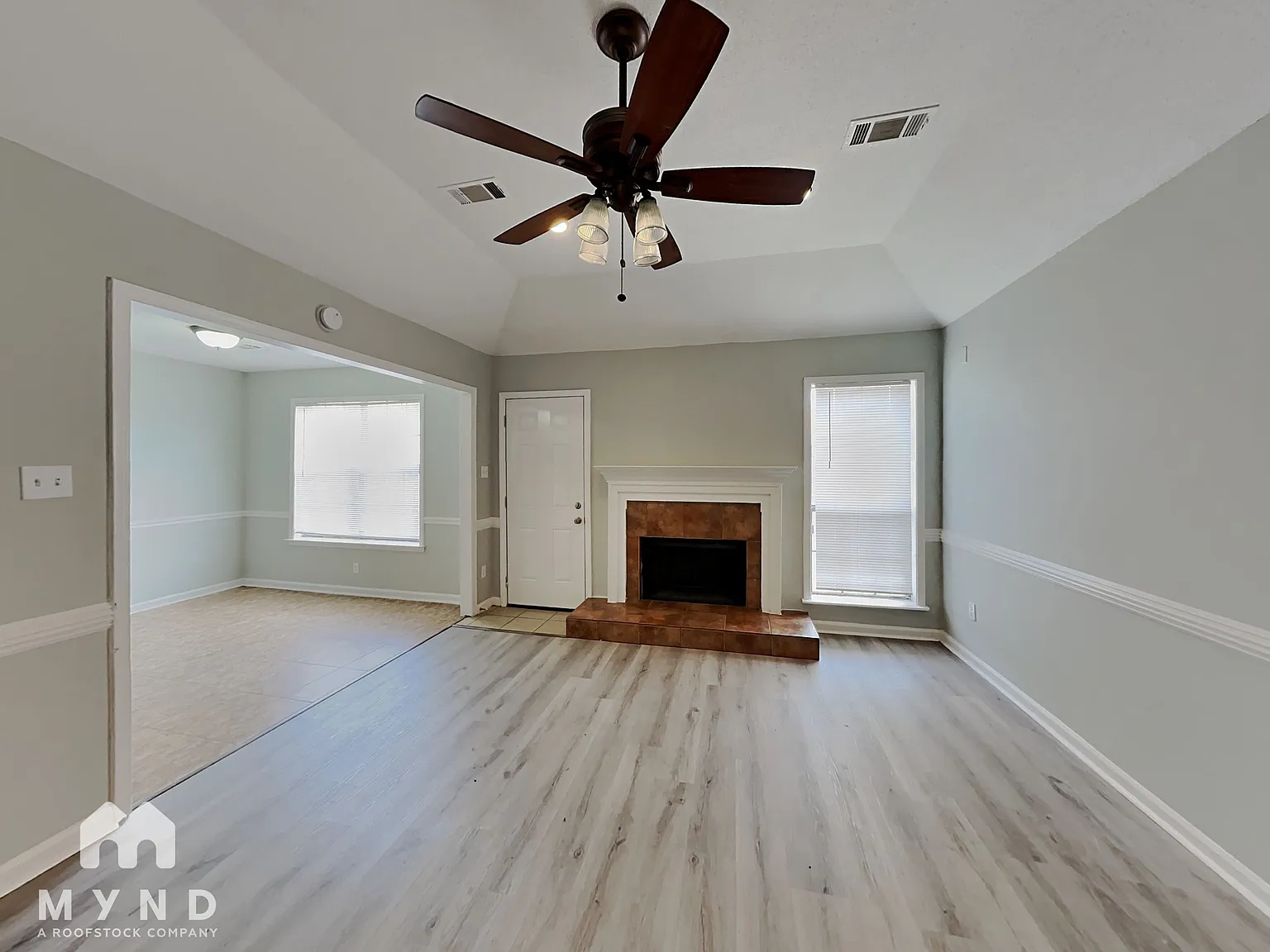 3 bed, 2.0 bath, 1195 sqft, $1,610 — Photo 4