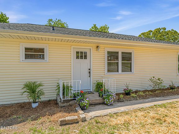 3rd image of 5317 Rowan Rd