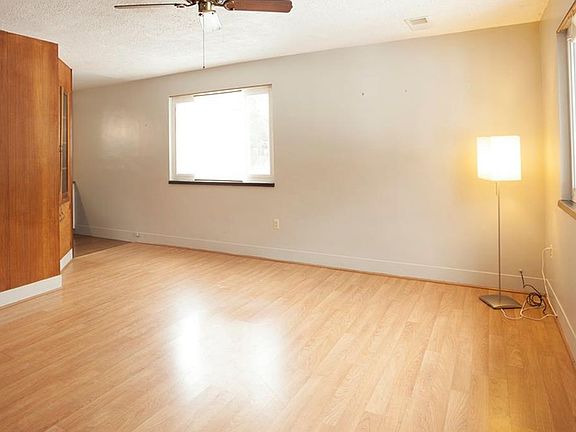 4th image of 111 Tower Ct