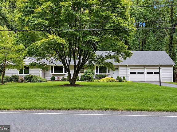 2nd image of 2555 Sand Hill Rd