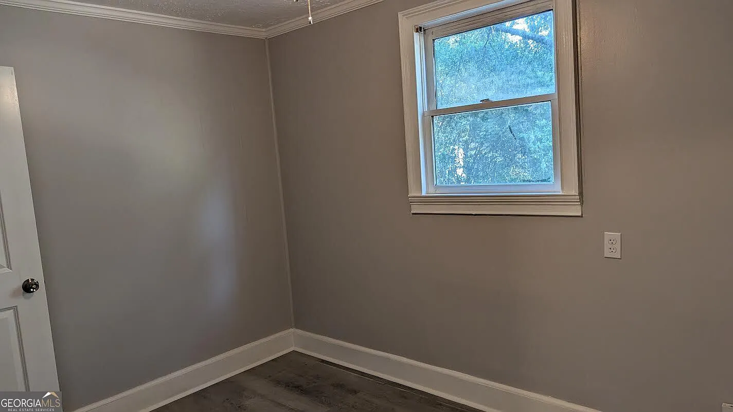 3 bed, 1.0 bath, 1128 sqft, $1,000 — Photo 4