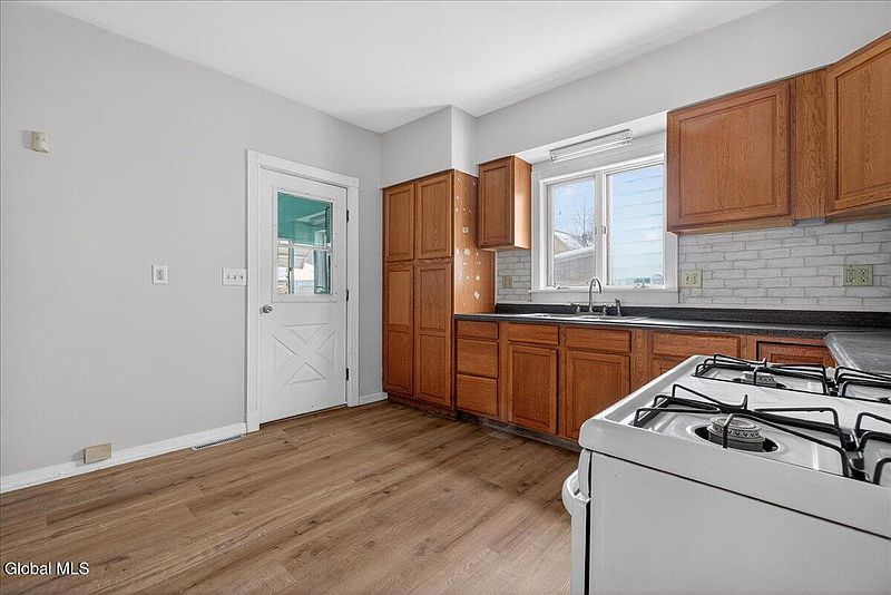 5th image of 103 Porter Street