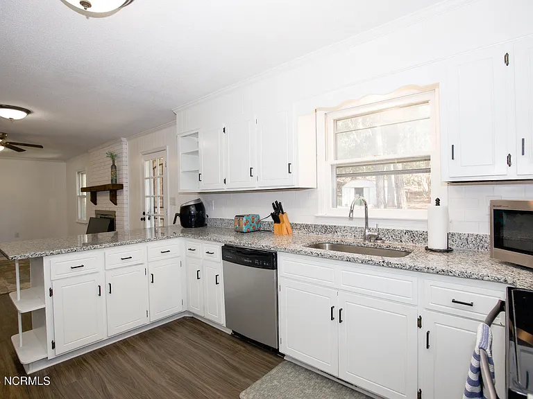 901 Glendale Dr — Photo 7