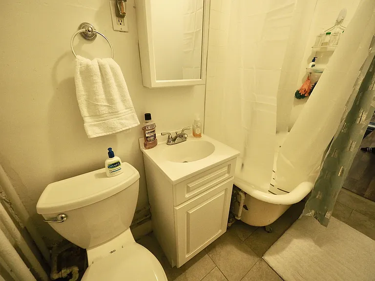 25-21 23rd St #3R — Photo 8