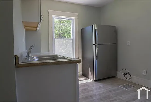 650 E 93rd St #1 — Photo 2