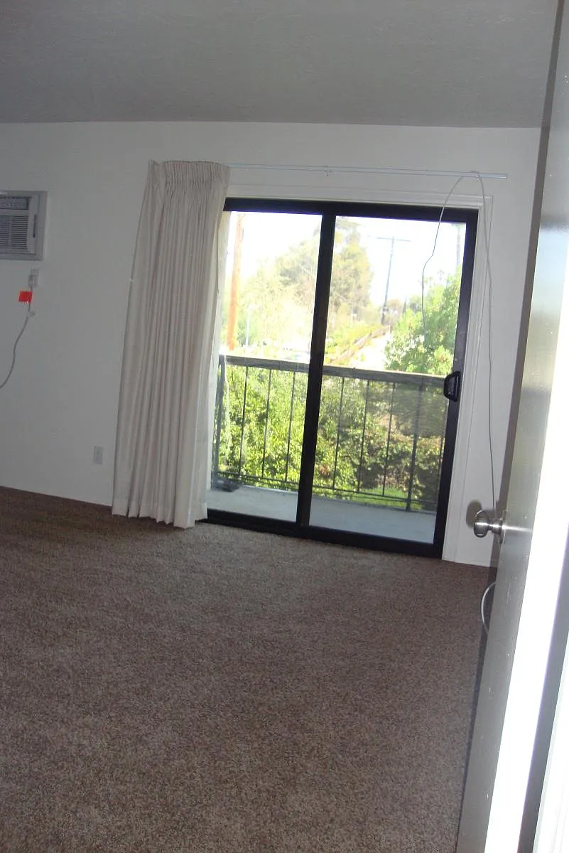 Building Photo - 5545 Kiowa Dr #1