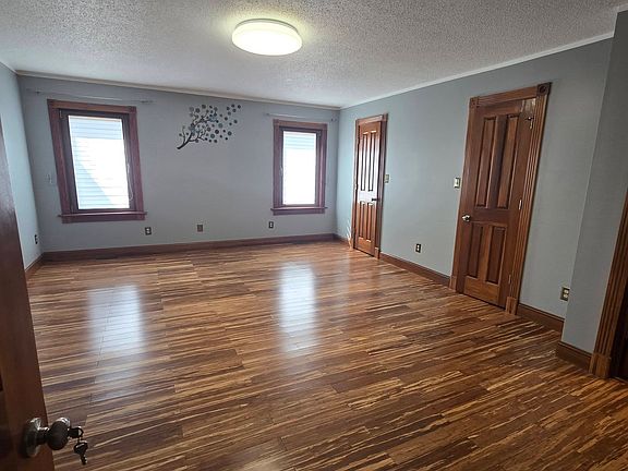 2nd image of 178 Stratford Pl