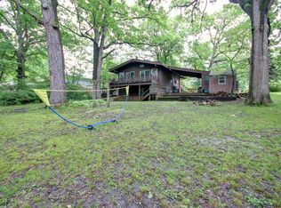 104 Hawthorne Dr, Villa Grove, IL 61956