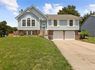 2300 NE Bridgeport Dr, Lees Summit, MO 64086