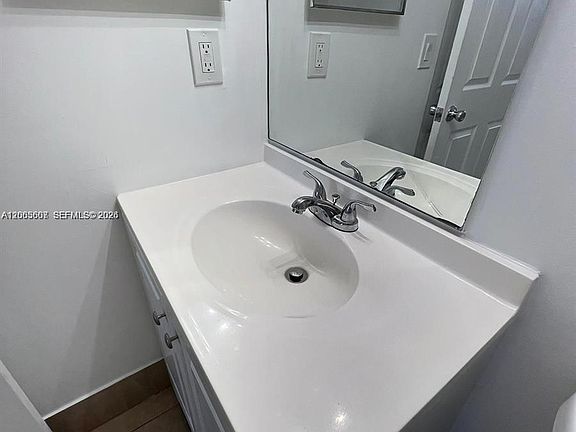 5th image of 2421 NW 56th Ave #2103